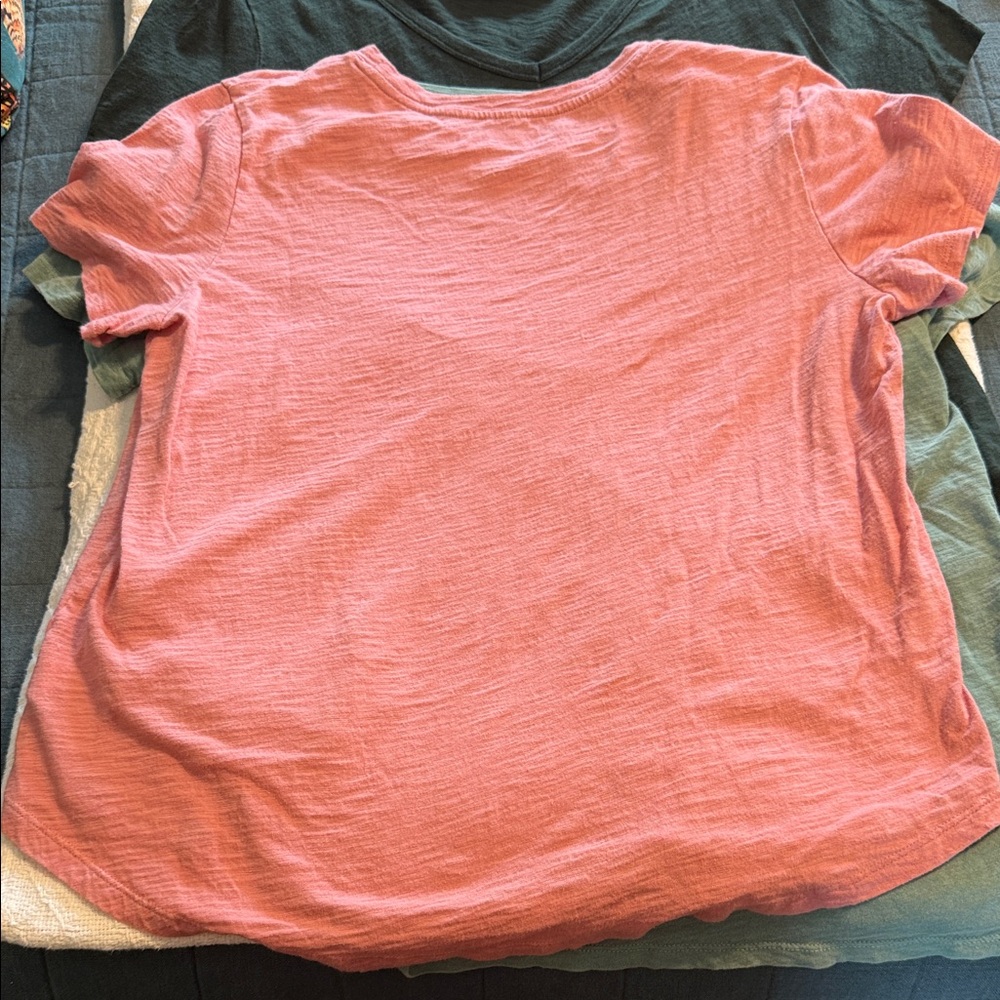 Old Navy Lot of 3 short sleeve t-shirts, pink, light aqua, forest green Large - Picture 3 of 10